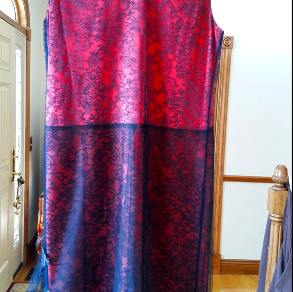 Vera Wang Red Dress with Black Lace Overlay - Picture 3 of 5